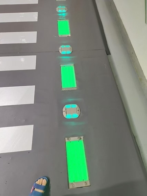 斑马线厚款智能人行地砖 用于一子路口 丁字路口 十字路口和各种复杂路口 同步人行红绿灯 指引行人安全通过交通路口。